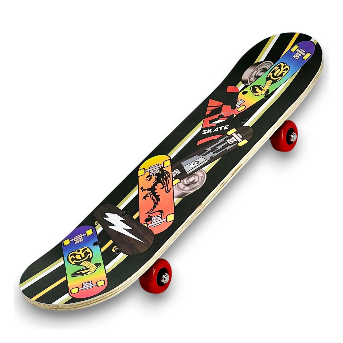 Skateboard in legno inquadrato dal lato opposto, ruote e disegno del serpente in primo piano