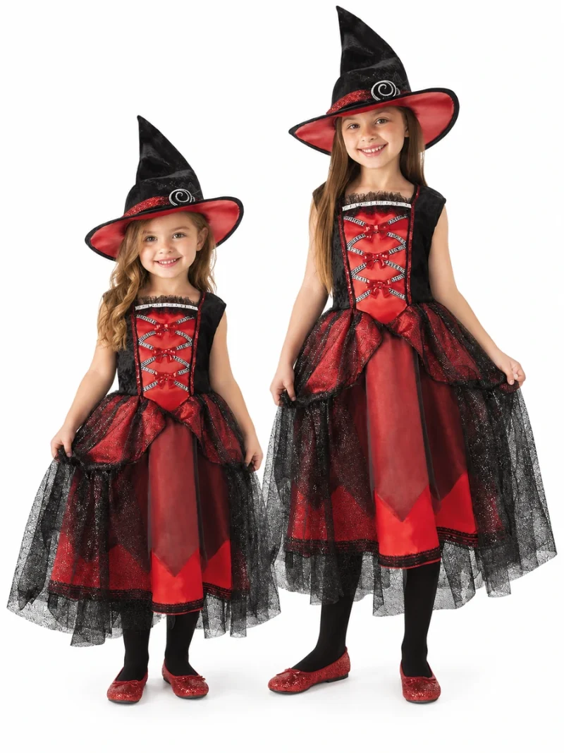 Costume da strega rossa e nera per bambina con cappello, corpetto intrecciato e gonna con velo nero; due modelle di taglie diverse viste frontalmente.