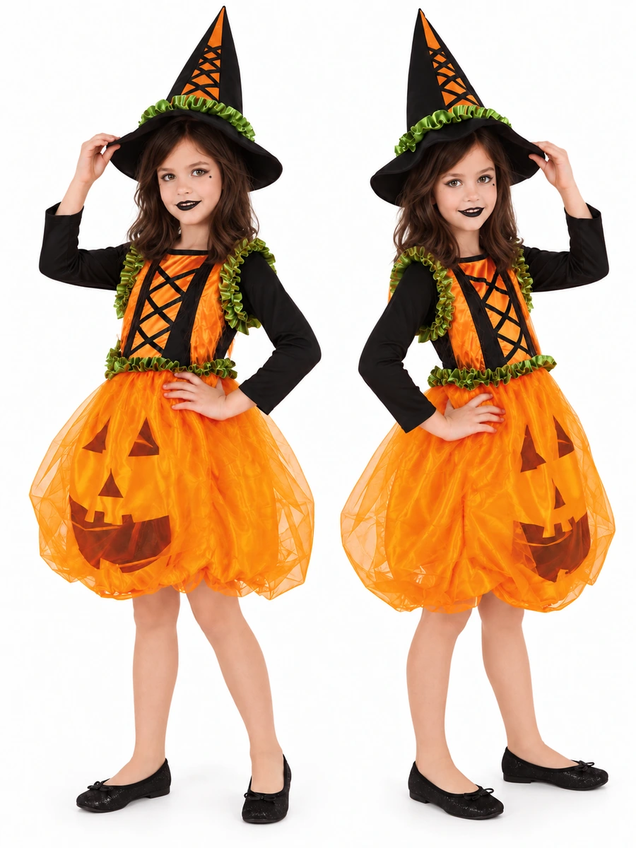 Due viste laterali della bambina con il costume da zucca arancione e il cappello a punta.