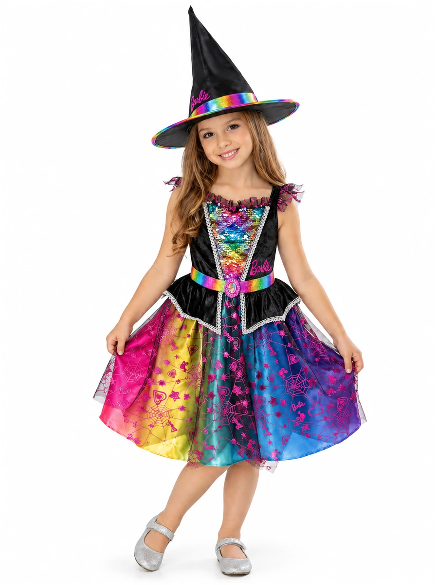 Bambina più grande con costume Barbie da strega, cappello nero e gonna multicolore.