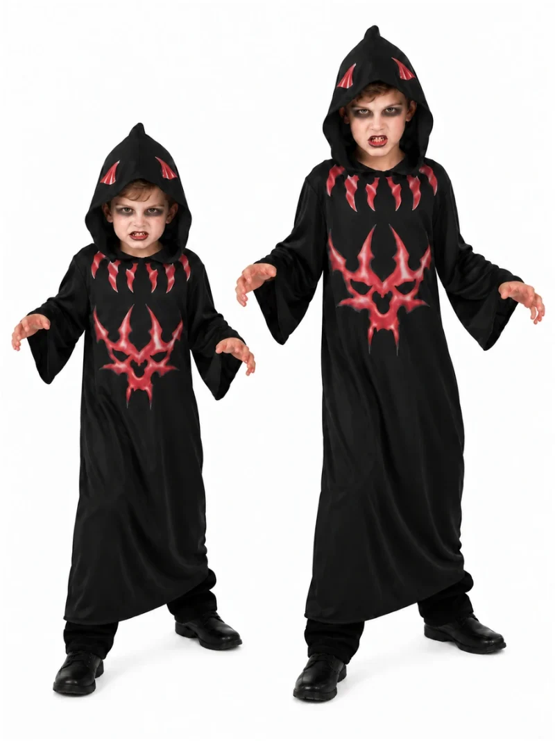 Due bambini di età diverse con costume Spirito della Notte Rosso e trucco Halloween su fondo bianco